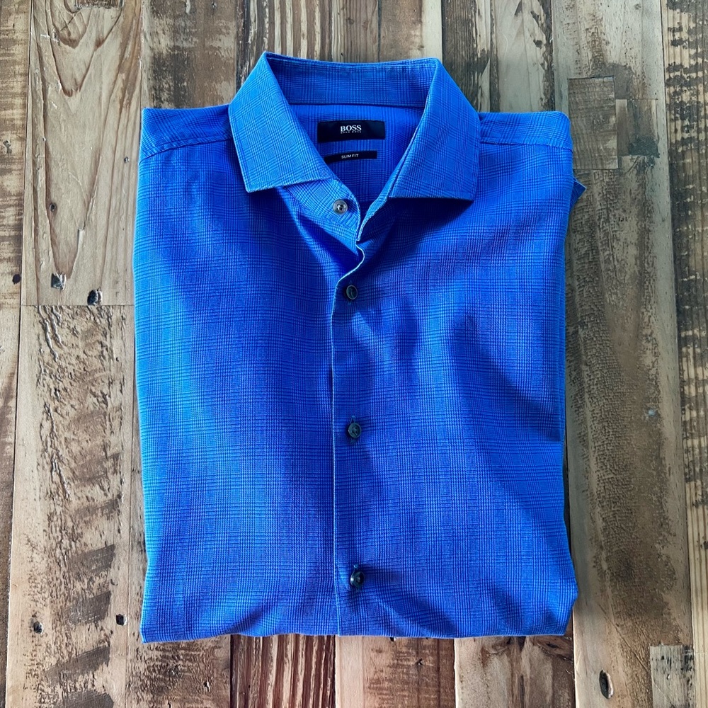 Mens boss dress shirt button down blue. Size 42 - 16.5